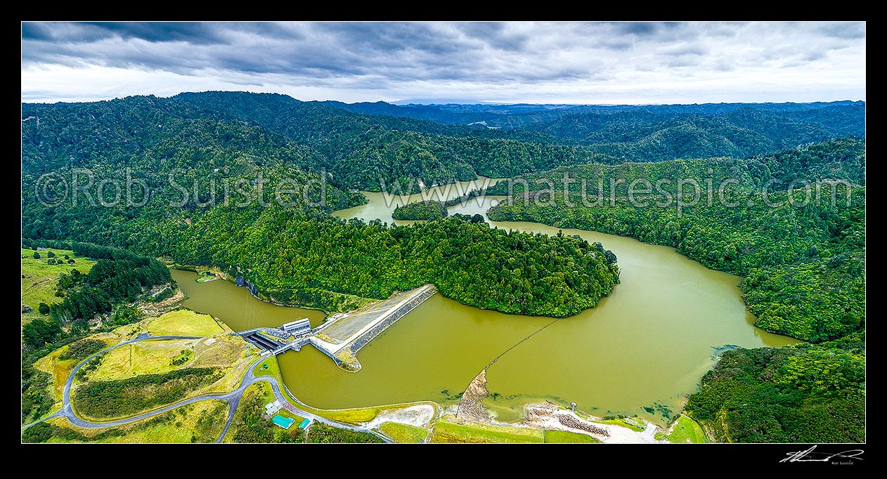 Image of Patea Dam on the Patea River, holding back Lake Rotorangi, a 46km long hydro power lake.  Patea Dam is rated at 31 MW output, 80m high, built 1984. Aerial panorama. Hurleyville, Patea, South Taranaki District, Taranaki Region, New Zealand (NZ) stock photo image