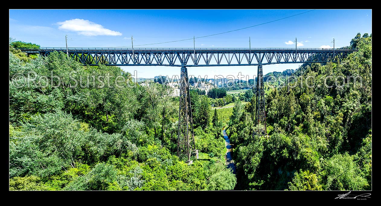 Image of Makohine Viaduct, finished in 1902 as part of the North Island Main Trunk (NIMT) railway. 72 metres high and 228m span. Aerial view, Ohingaiti, Rangitikei District, Manawatu-Wanganui Region, New Zealand (NZ) stock photo image