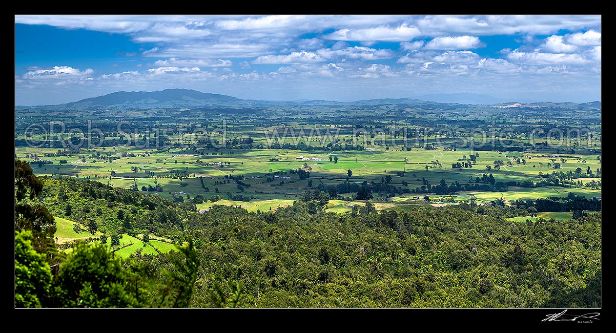 Image of Waikato plains and rural farmland seen from the Kaimai Ranges looking west towards Cambridge. Maungatautari Range and Ecological Island at left, Kaimai Range, Matamata-Piako District, Waikato Region, New Zealand (NZ) stock photo image